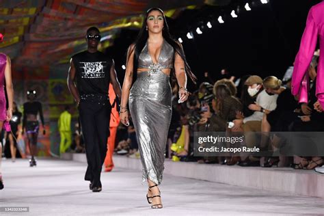 lourdes leon sfilata versace|Lourdes Leon walks the runway at the Versace fashion show .